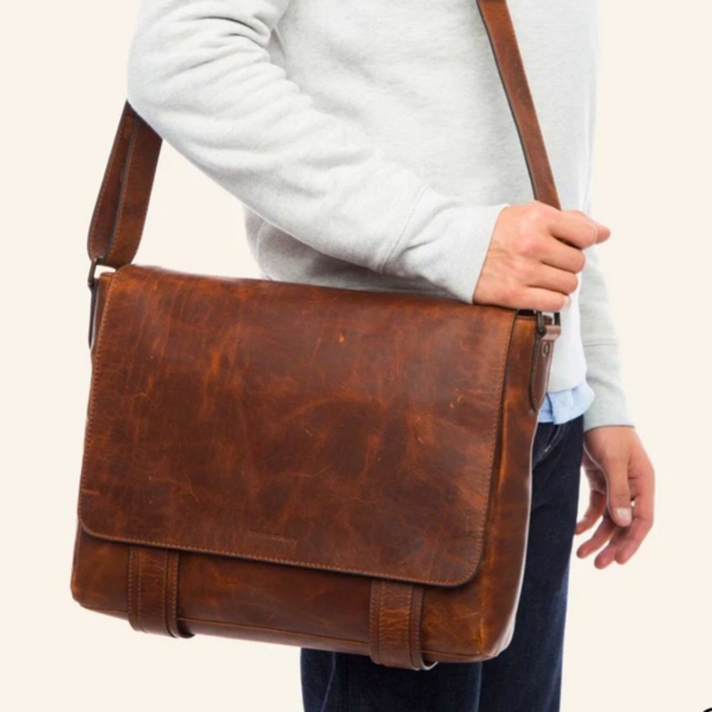 Frye V2418 Men's Cognac Leather Logan Messenger Bag
